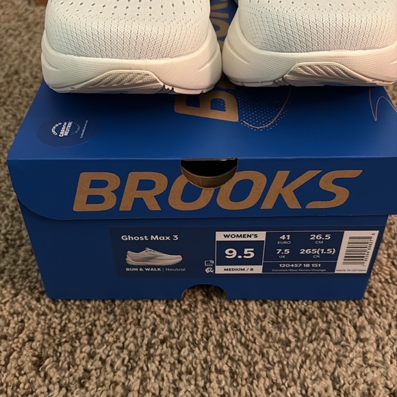 NIB Brooks ghost max 3 WMNS 9.5M - Picture 6 of 6